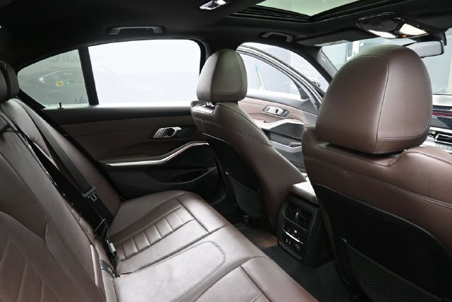Used 2020 BMW 330i Sedan w/ Premium Package RWD image 28