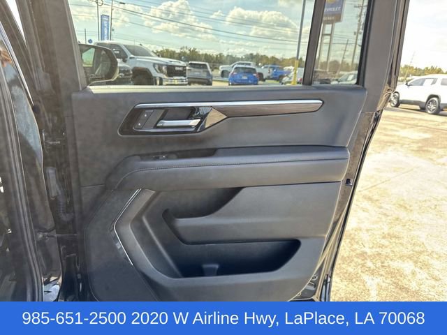 Used 2025 Chevrolet Suburban Z71 image 28