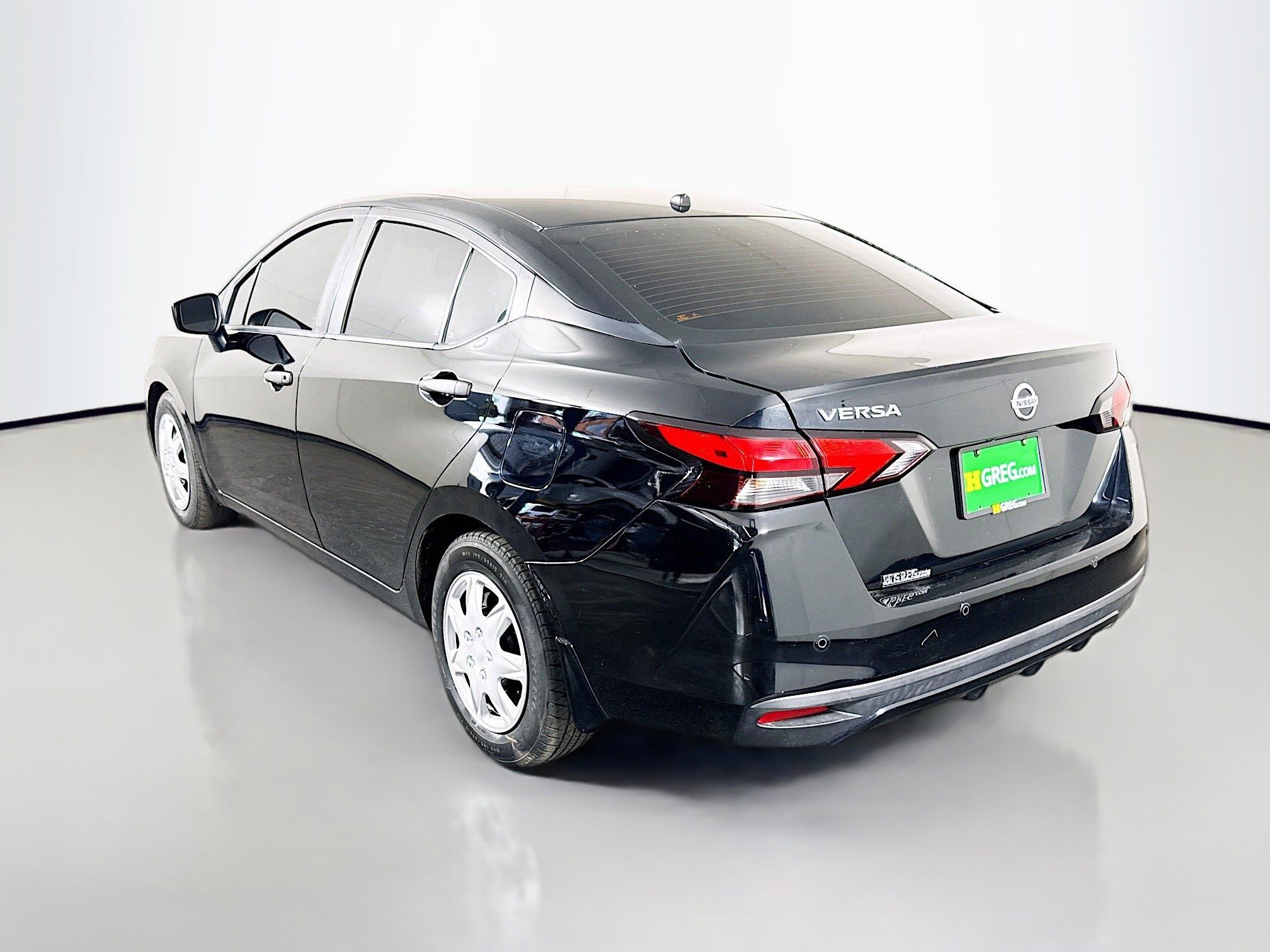 Used 2021 Nissan Versa S FWD image 7