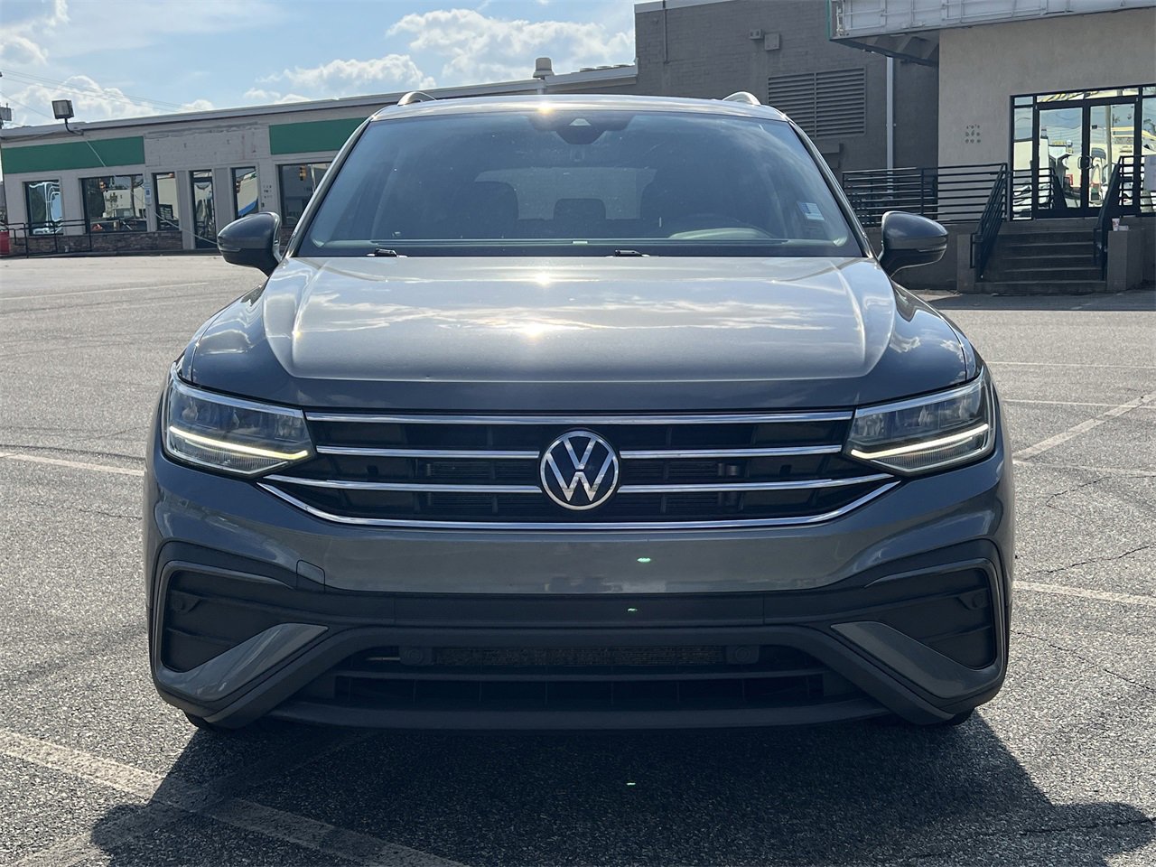 Used 2023 Volkswagen Tiguan SE image 27