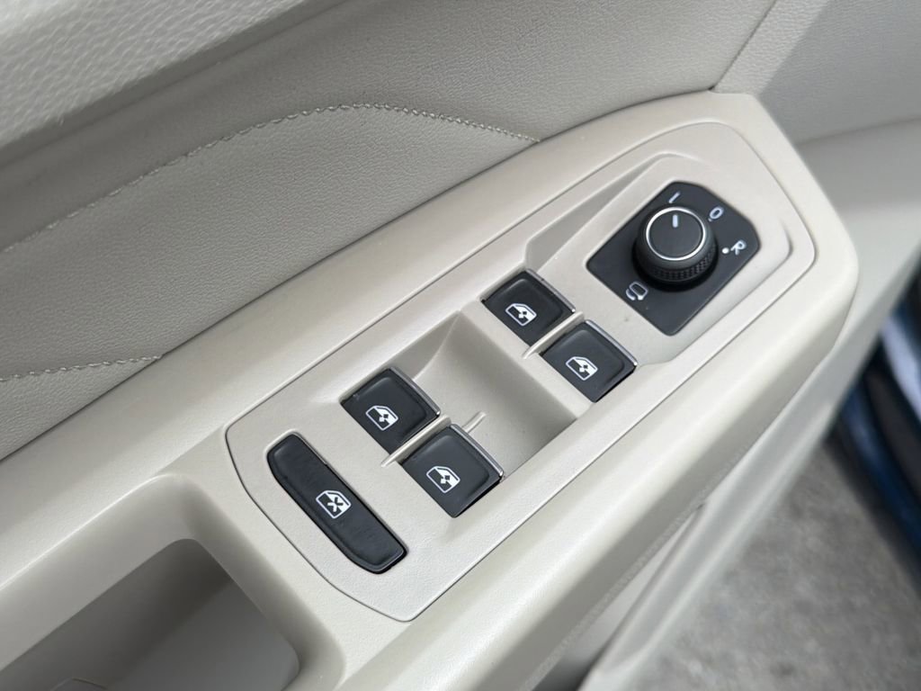 Used 2021 Volkswagen Atlas SEL Premium image 25