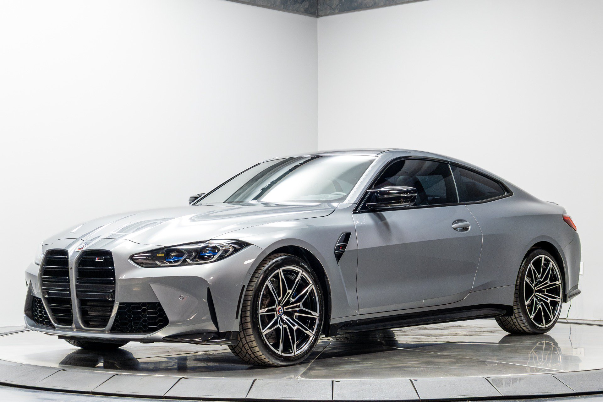 Used 2023 BMW M4 xDrive Competition w/ Executive Package AWD/4WD image 2