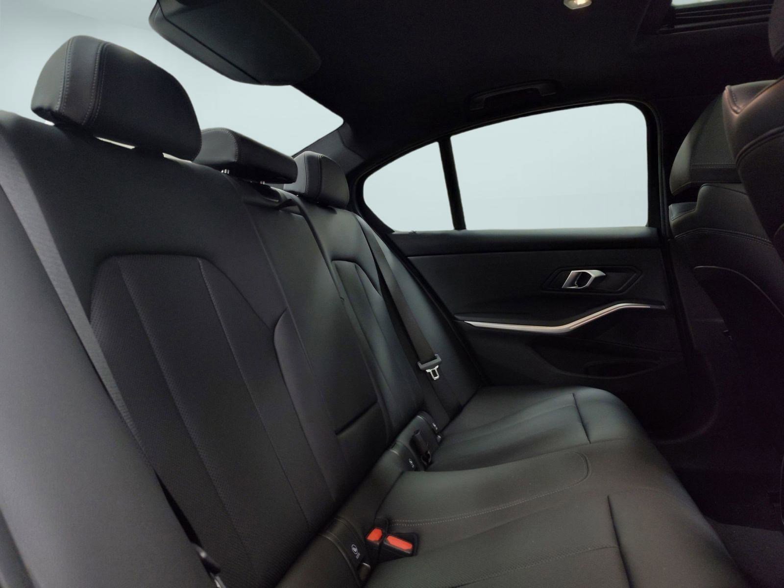 Used 2025 BMW 330i xDrive Sedan w/ Convenience Package image 25