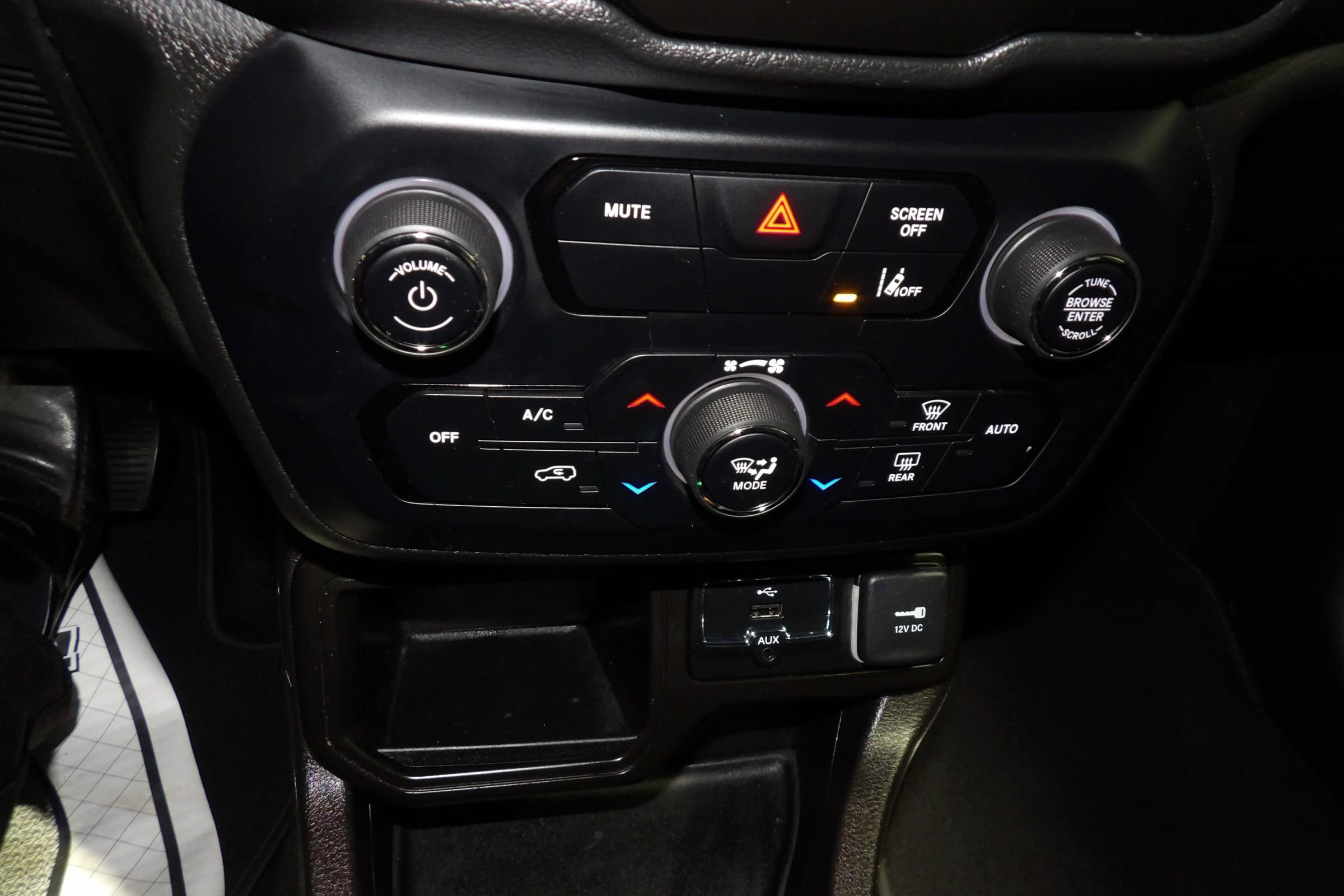 Used 2021 Jeep Renegade Latitude FWD image 14