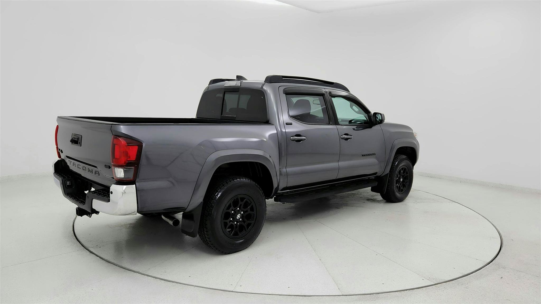 Used 2022 Toyota Tacoma SR5 AWD/4WD image 5