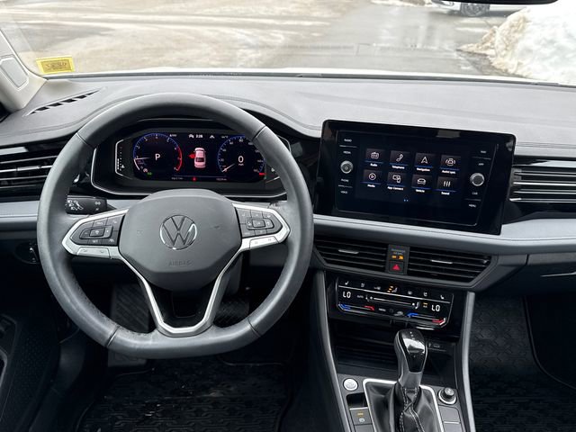 Certified 2025 Volkswagen Jetta SEL image 26