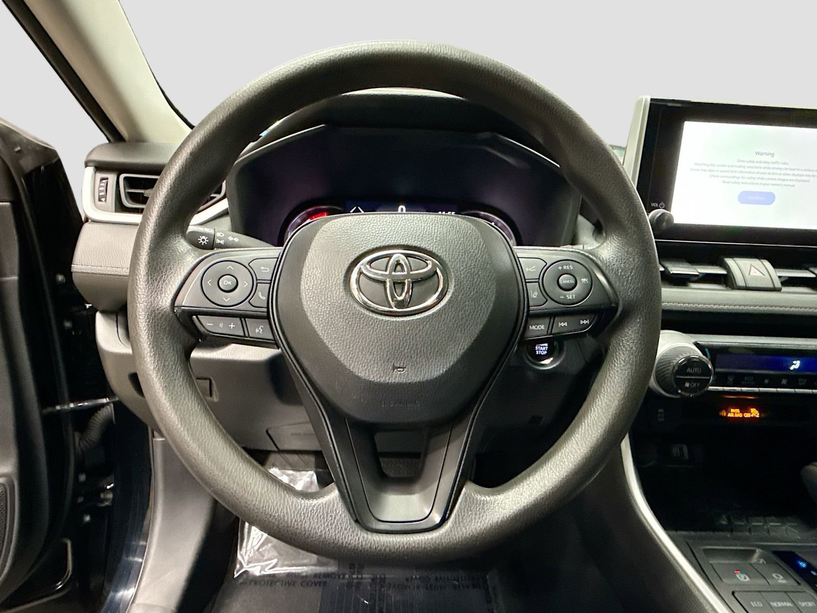 Used 2024 Toyota RAV4 XLE FWD image 11