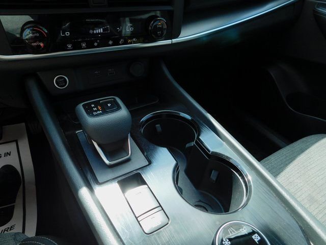 Used 2023 Nissan Rogue SV image 11