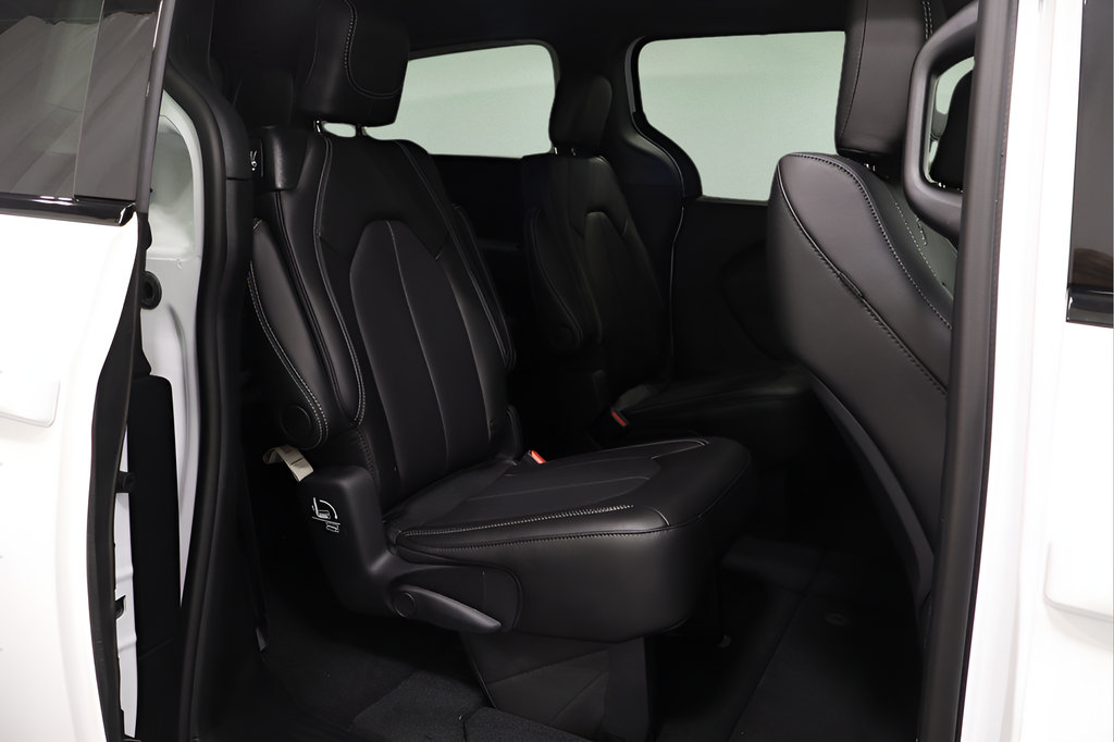 New 2026 Chrysler Pacifica Select w/ S Appearance Package FWD image 15
