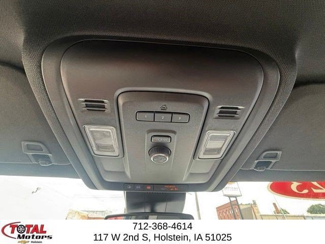 Used 2023 Chevrolet Suburban RST AWD/4WD image 30