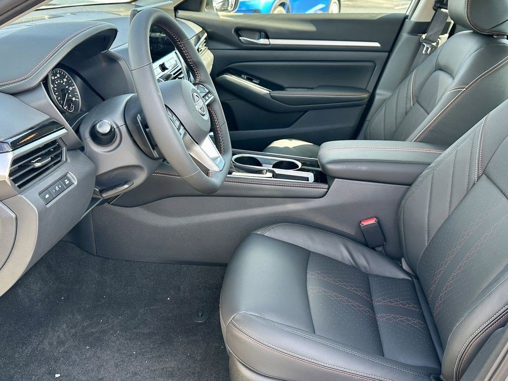 Used 2025 Nissan Altima 2.5 SR w/ SR Premium Package FWD image 23