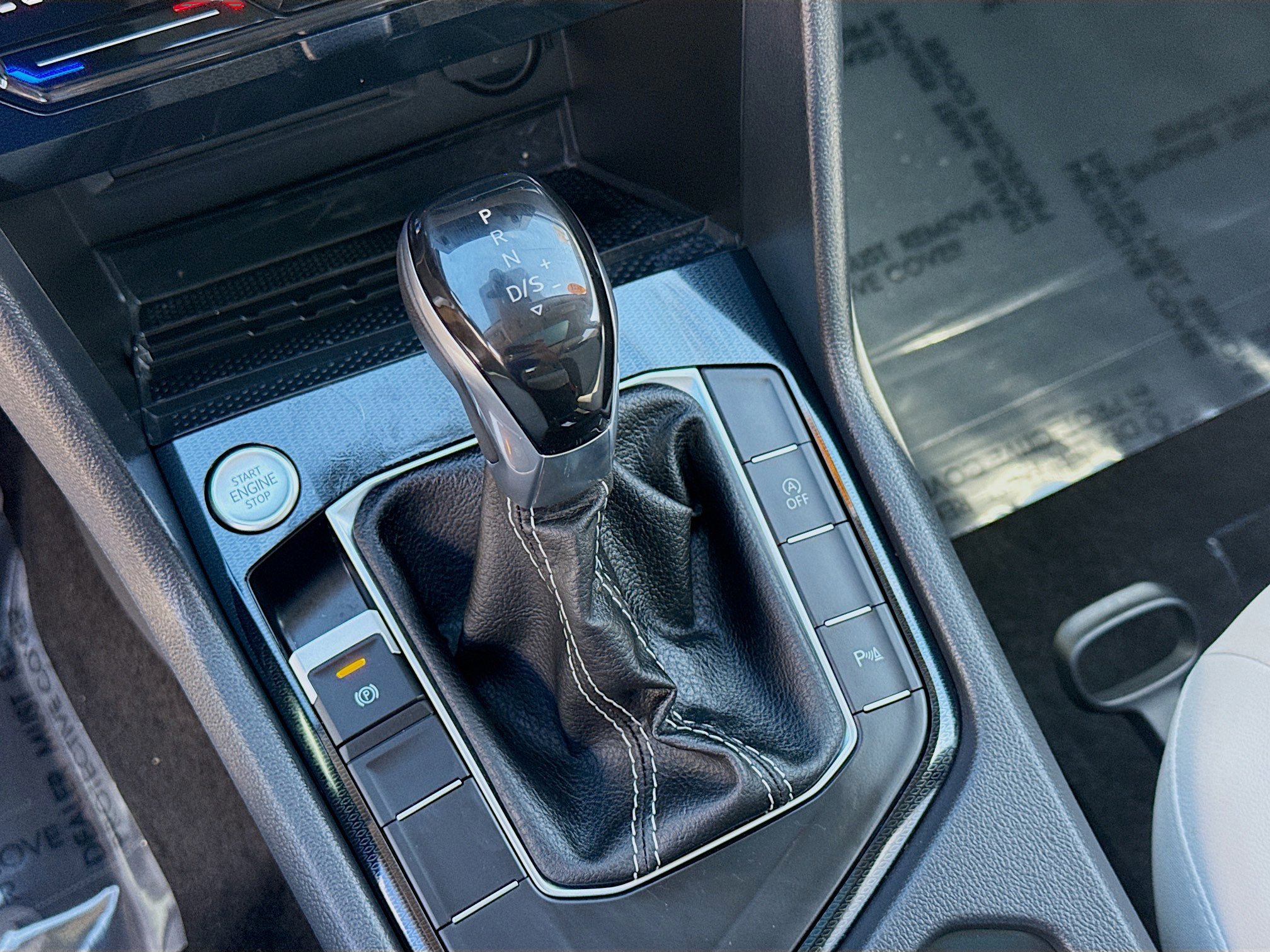 Used 2025 Volkswagen Taos SE image 15