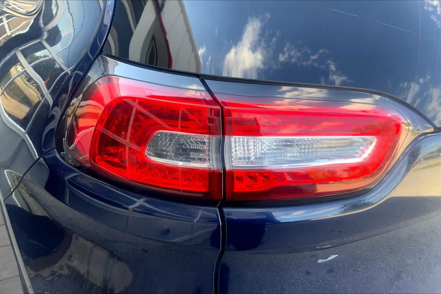 Used 2015 Jeep Cherokee Latitude FWD image 27