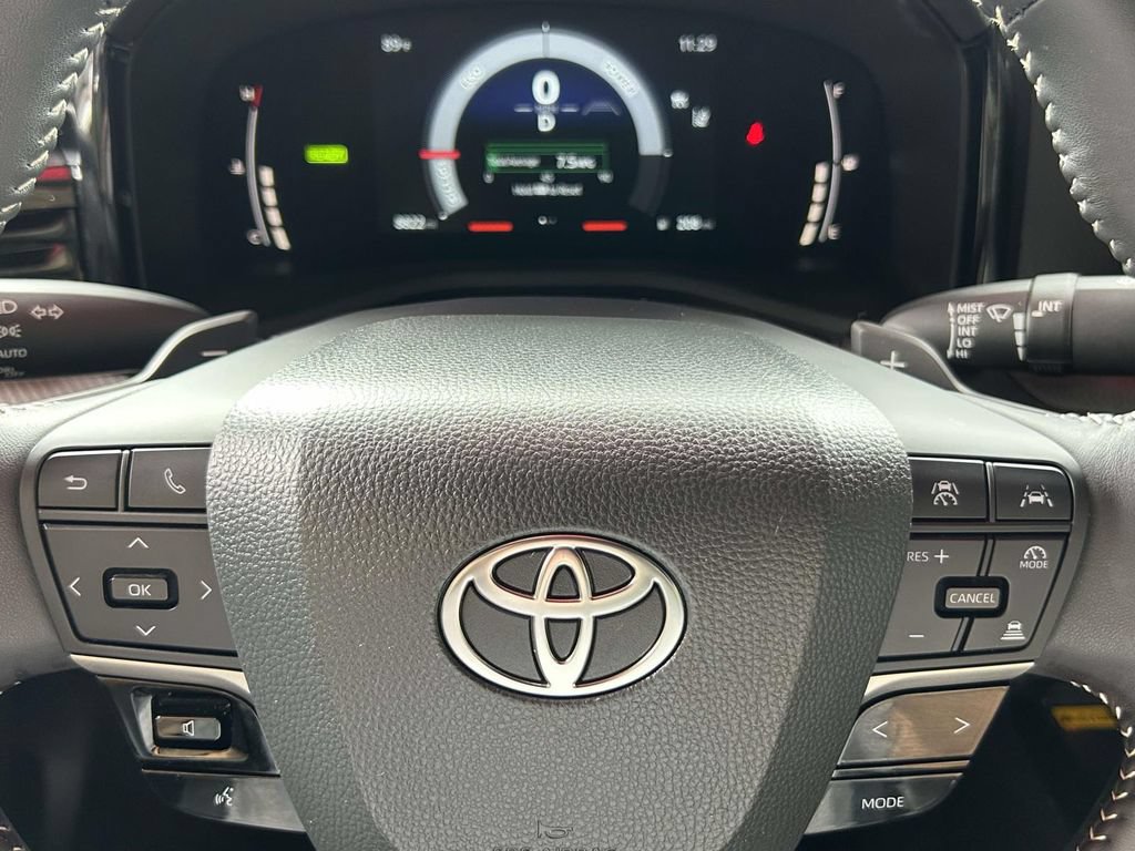 Used 2025 Toyota Camry SE w/ Convenience Package FWD image 26