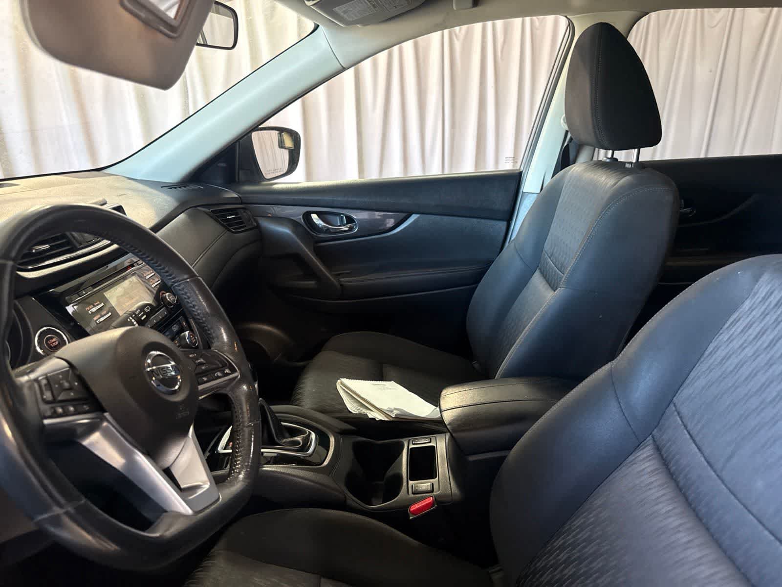 Used 2017 Nissan Rogue SV FWD image 19