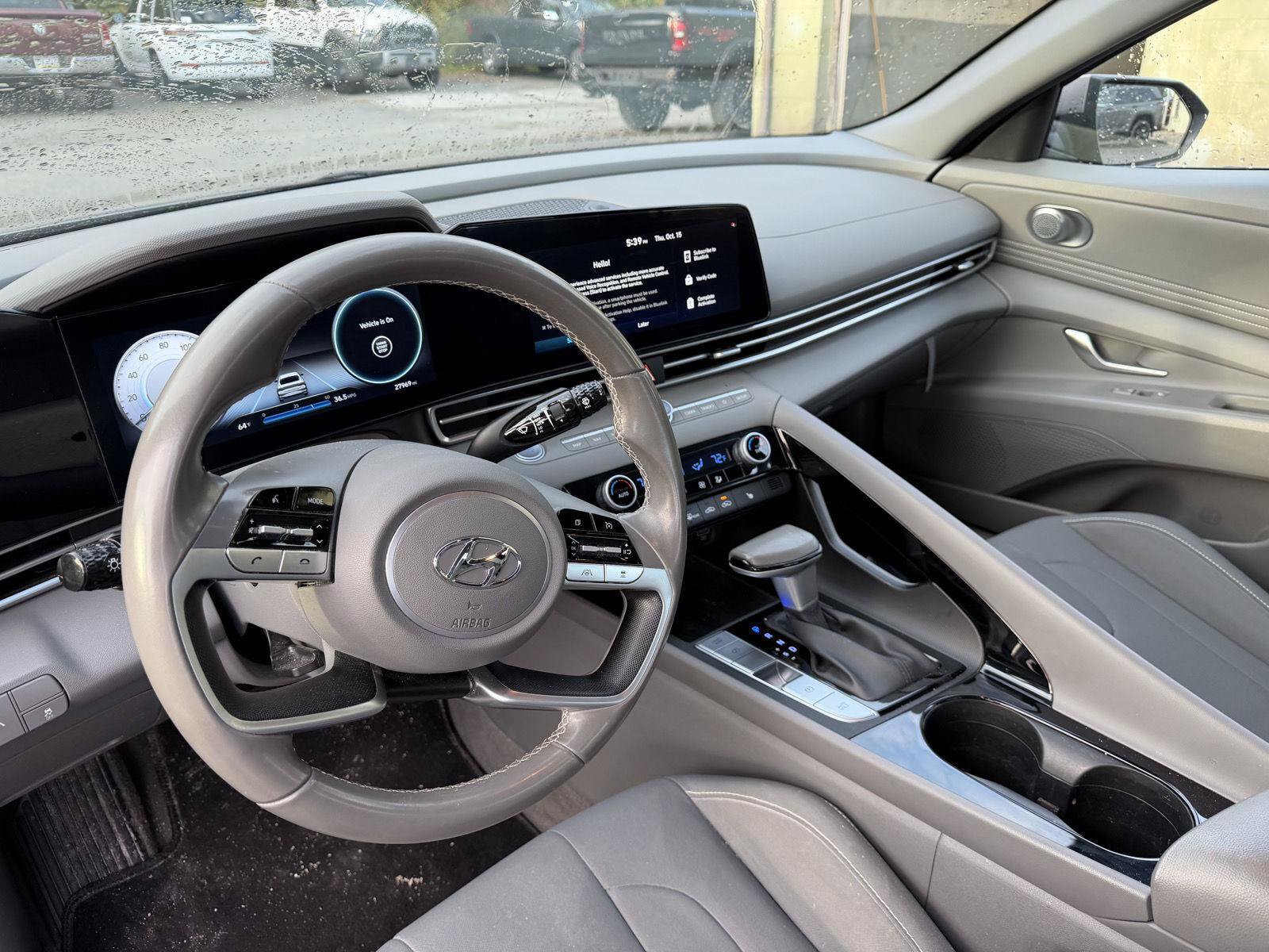 Used 2023 Hyundai Elantra SEL w/ Convenience Package FWD image 10