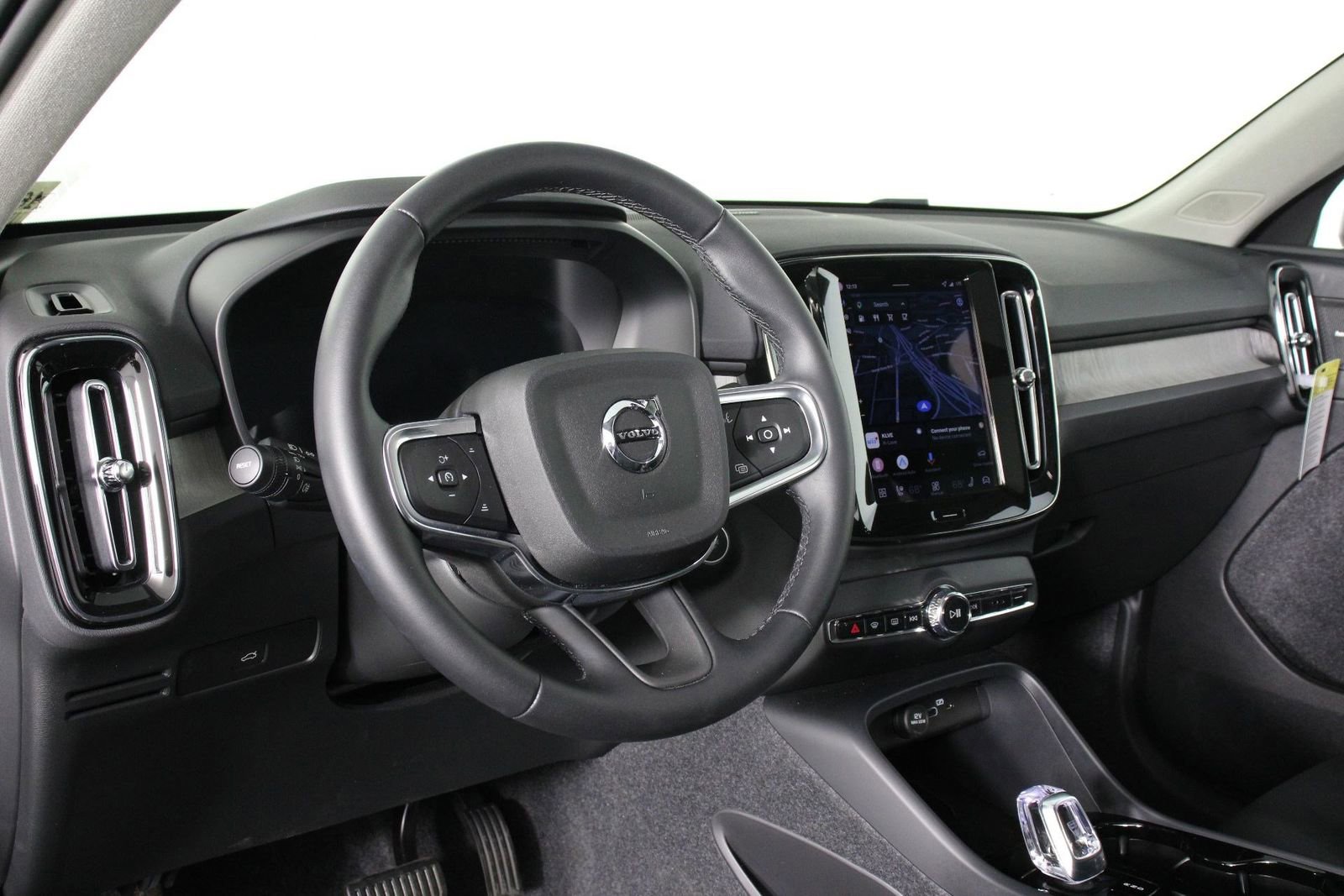 Used 2026 Volvo XC40 B5 Ultra w/ Climate Package AWD/4WD image 14