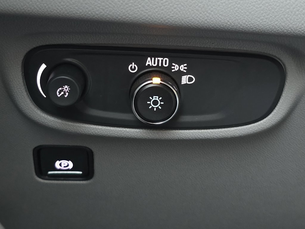 Used 2023 GMC Terrain SLE w/ Driver Convenience Package image 19