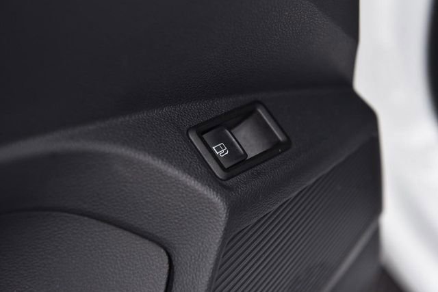 Certified 2023 Volkswagen Taos SE w/ Panoramic Sunroof Package image 9