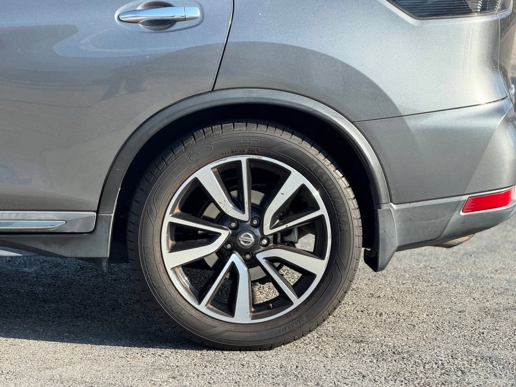 Used 2019 Nissan Rogue SL w/ Premium Package FWD image 3