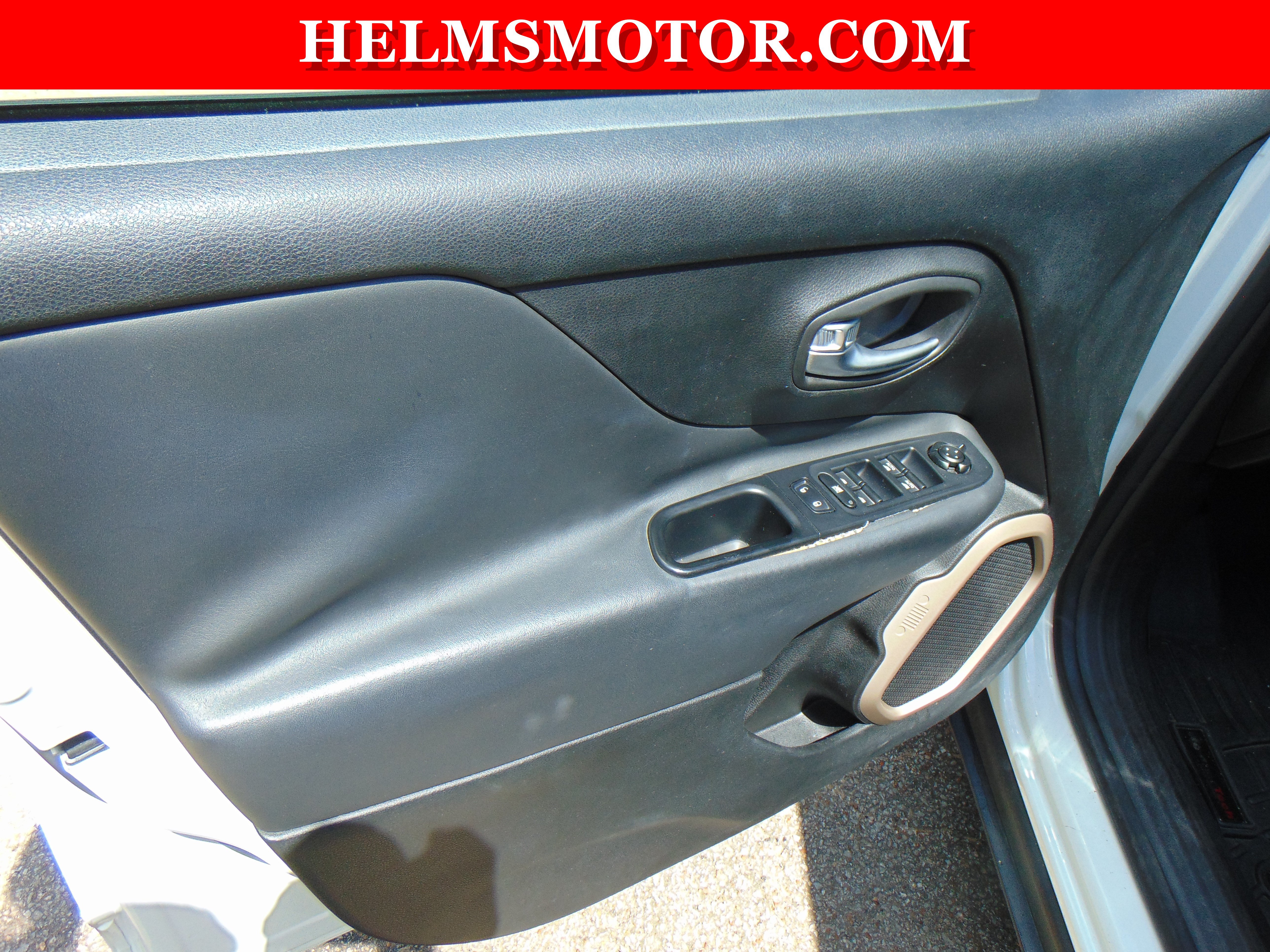 Used 2016 Jeep Renegade Limited FWD image 18