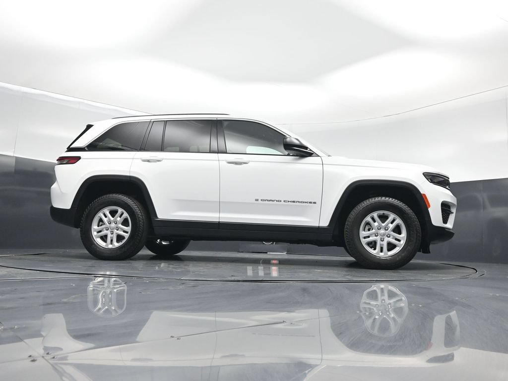 Used 2025 Jeep Grand Cherokee Laredo w/ Luxury Tech Group I AWD/4WD image 44