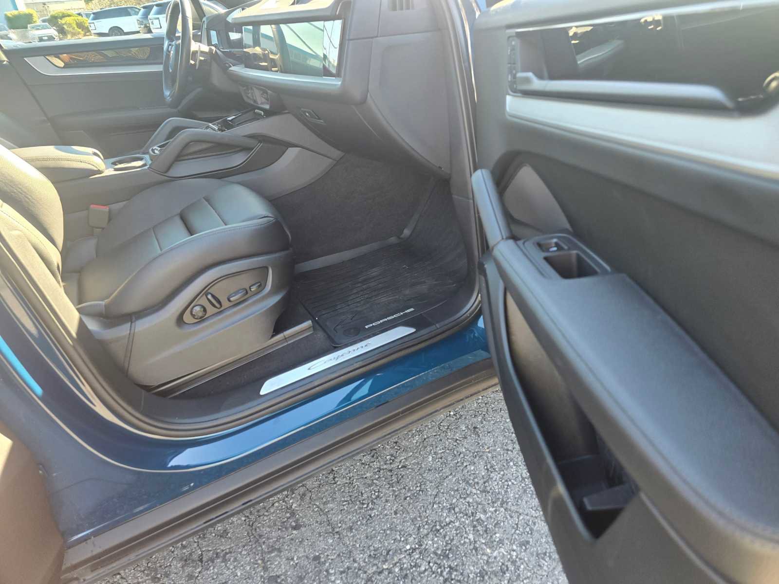 Used 2024 Porsche Cayenne image 10