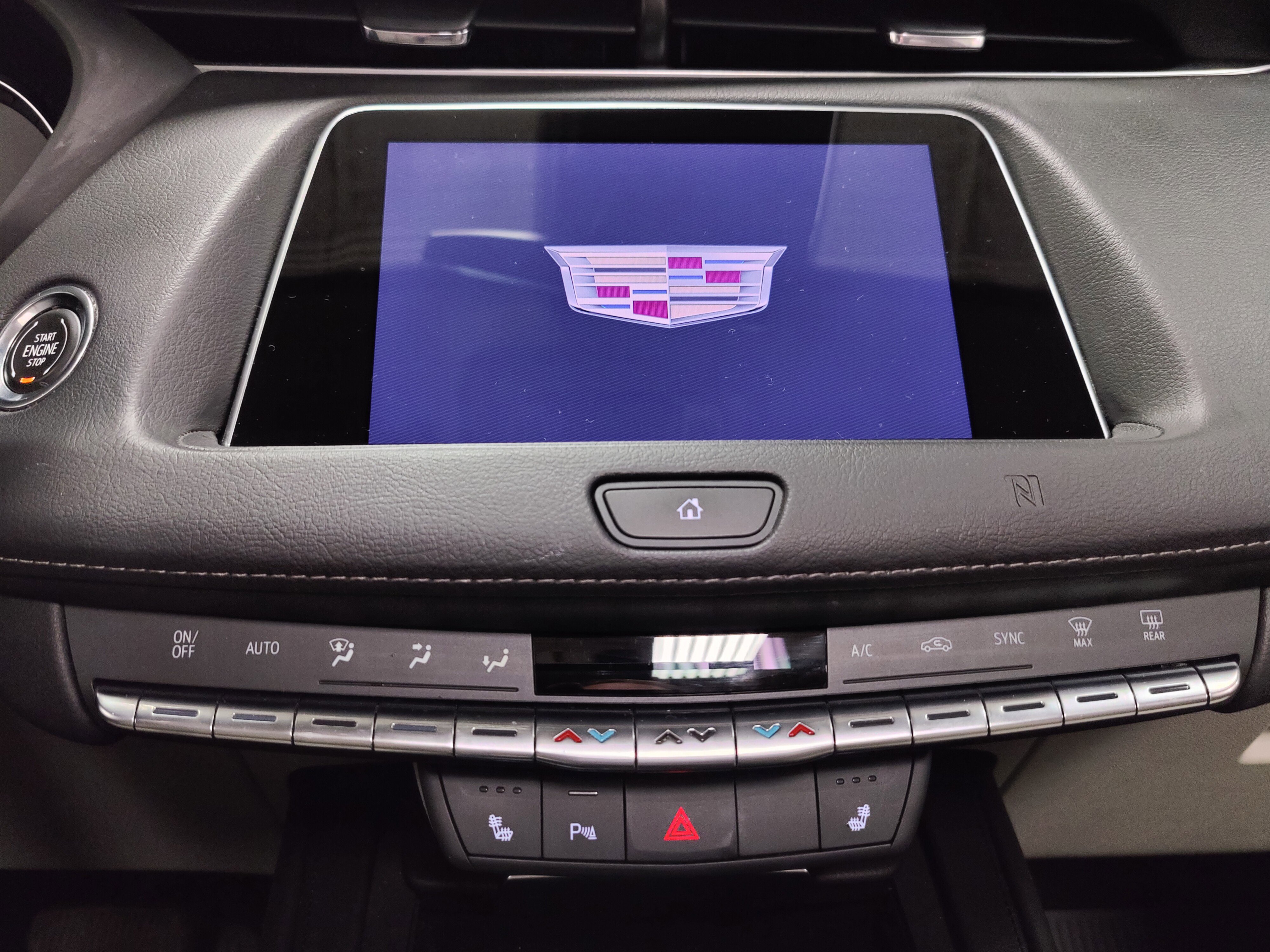 Used 2021 Cadillac XT4 Luxury w/ Cold Weather Package AWD/4WD image 21