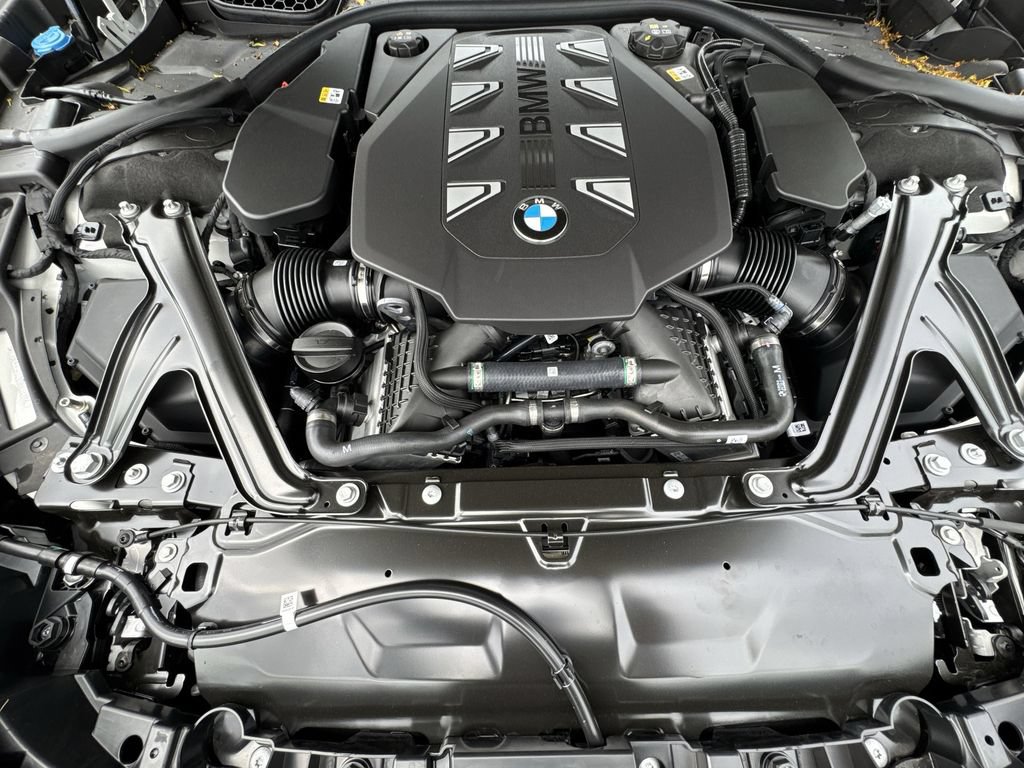 Used 2026 BMW 760i xDrive w/ Premium Package AWD/4WD image 18