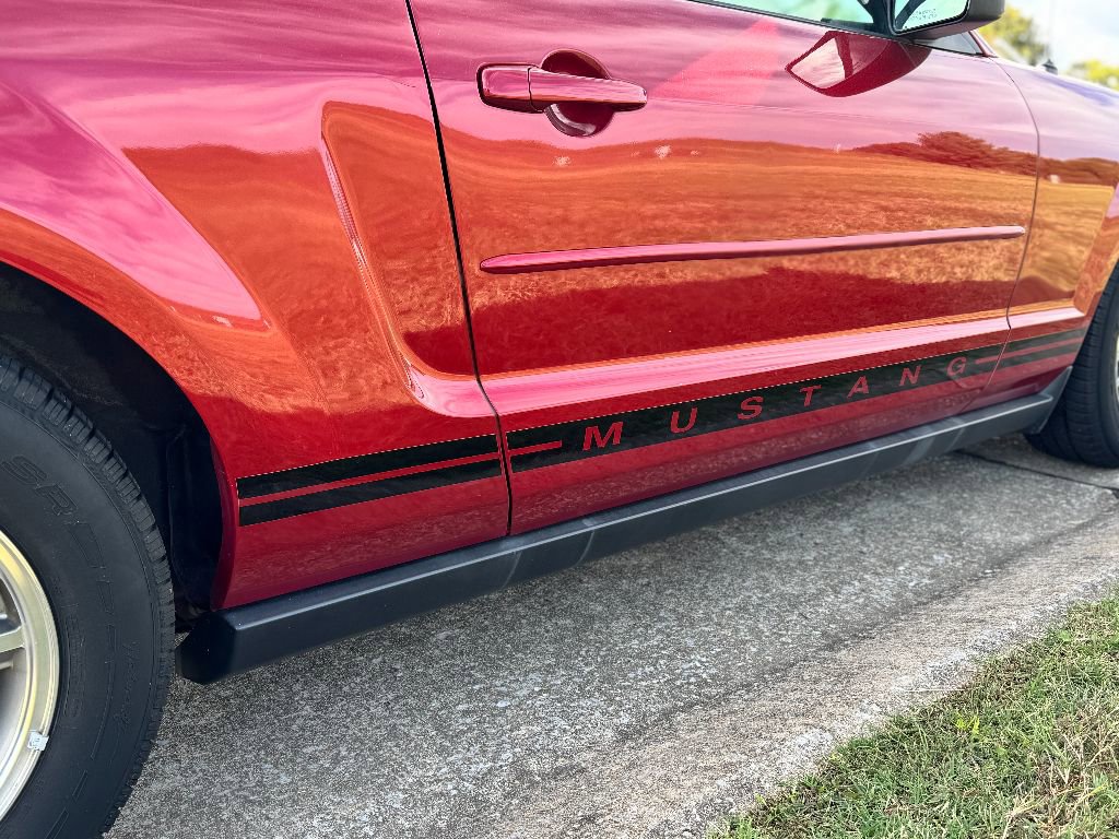 Used 2005 Ford Mustang Convertible image 5