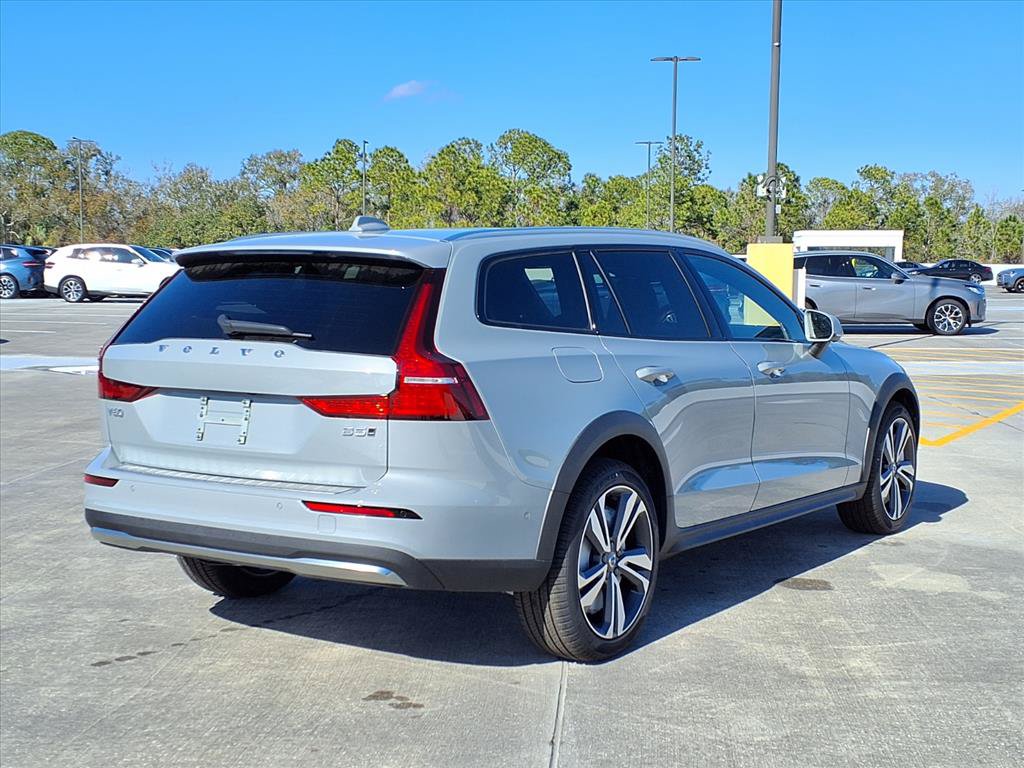 New 2026 Volvo V60 B5 Cross Country Plus w/ Protection Package Premier AWD/4WD image 7