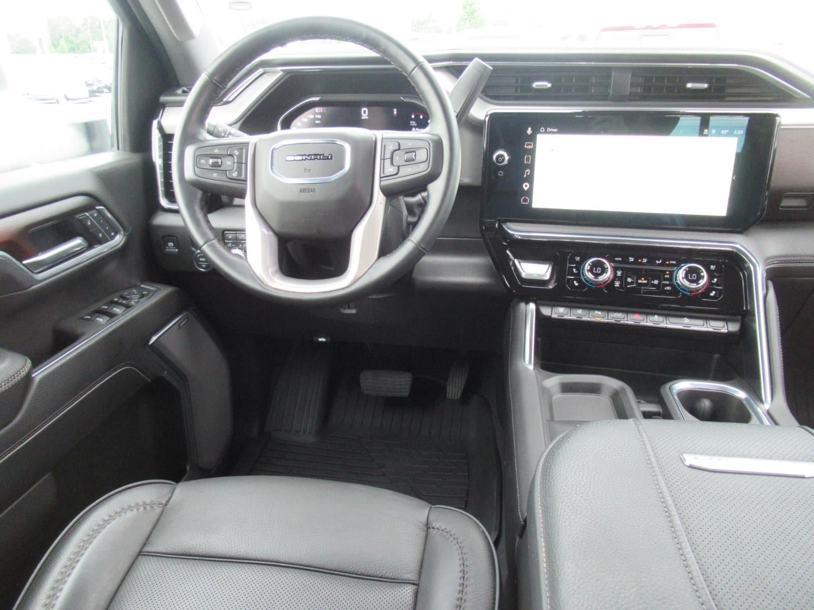 Used 2025 GMC Sierra 2500 Denali w/ Denali Reserve Package AWD/4WD image 19