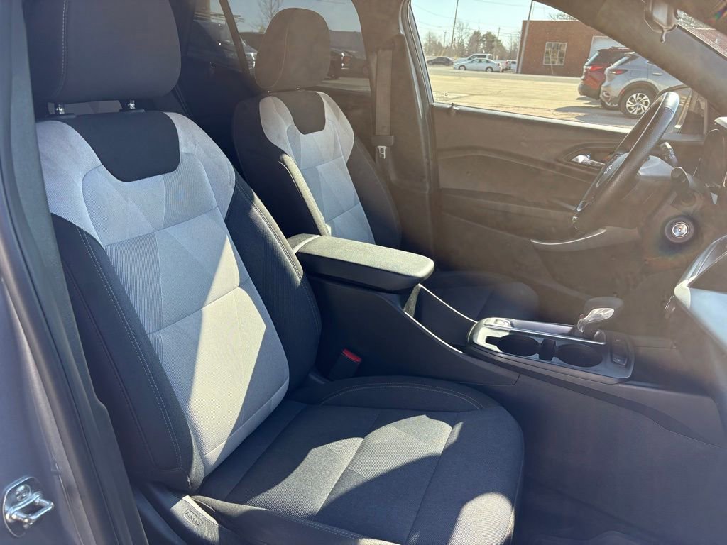 Used 2025 Chevrolet Trax RS image 17