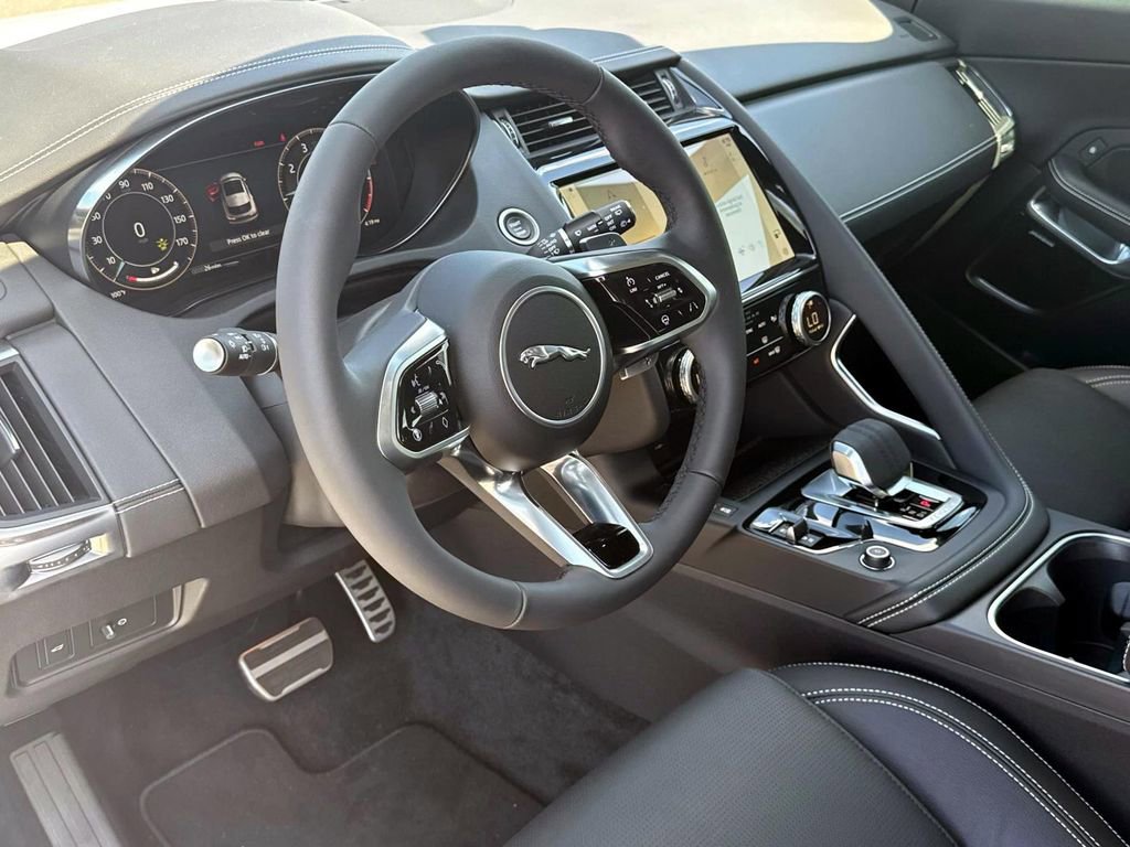 Used 2024 Jaguar E-PACE R-Dynamic SE AWD/4WD image 31