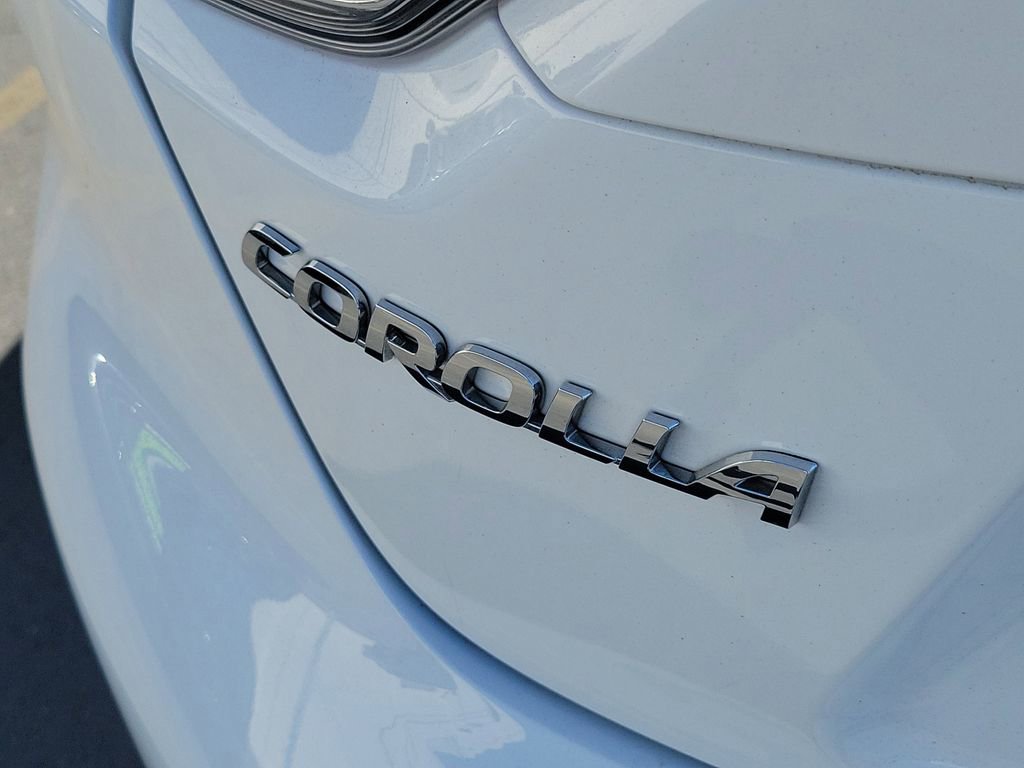 Used 2023 Toyota Corolla SE w/ SE Premium Package image 7