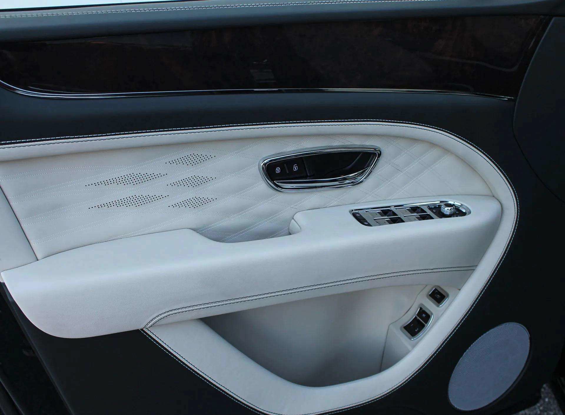 Certified 2024 Bentley Bentayga Extended Wheelbase AWD/4WD image 16