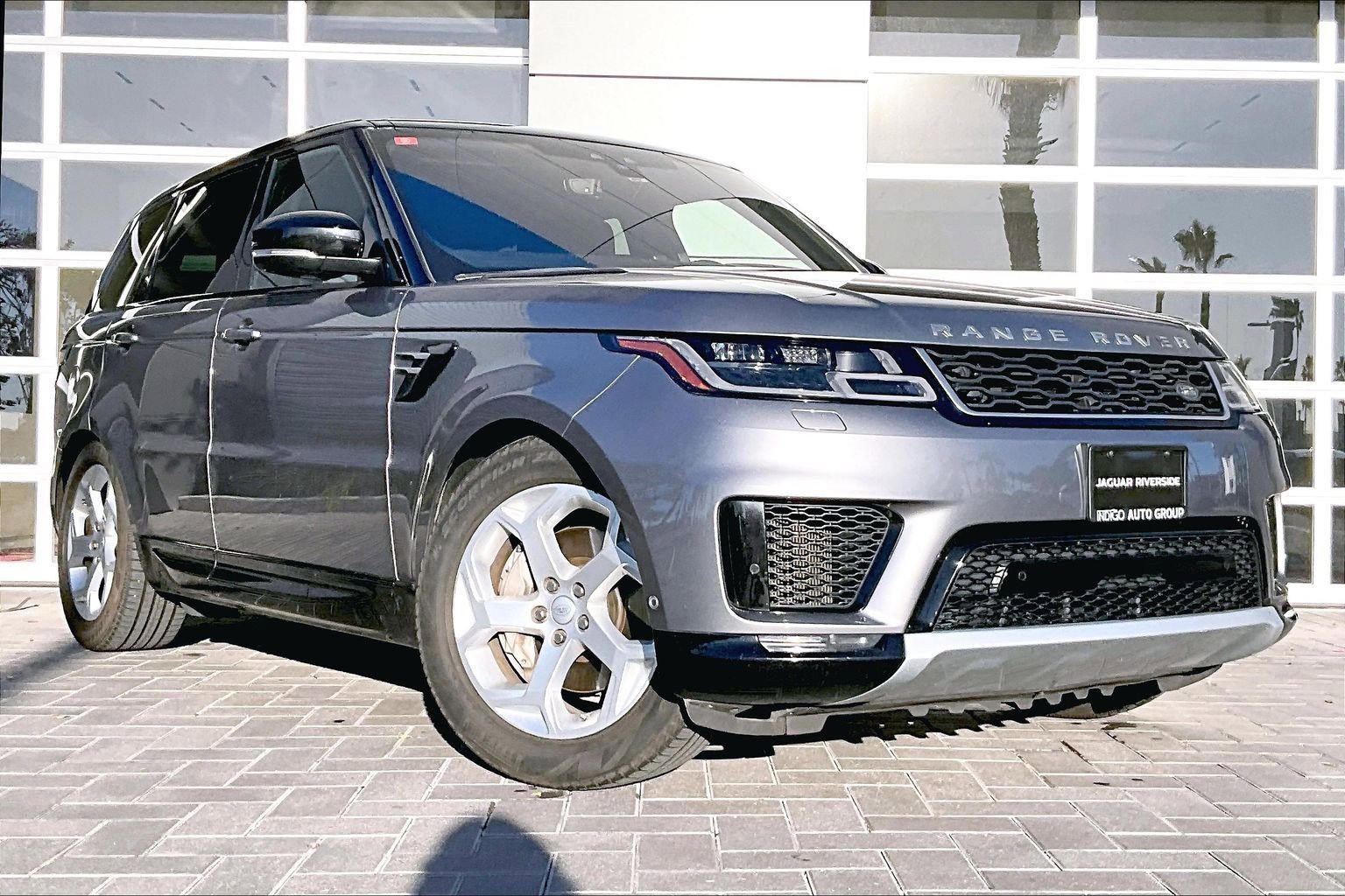 Used 2020 Land Rover Range Rover Sport HSE image 3