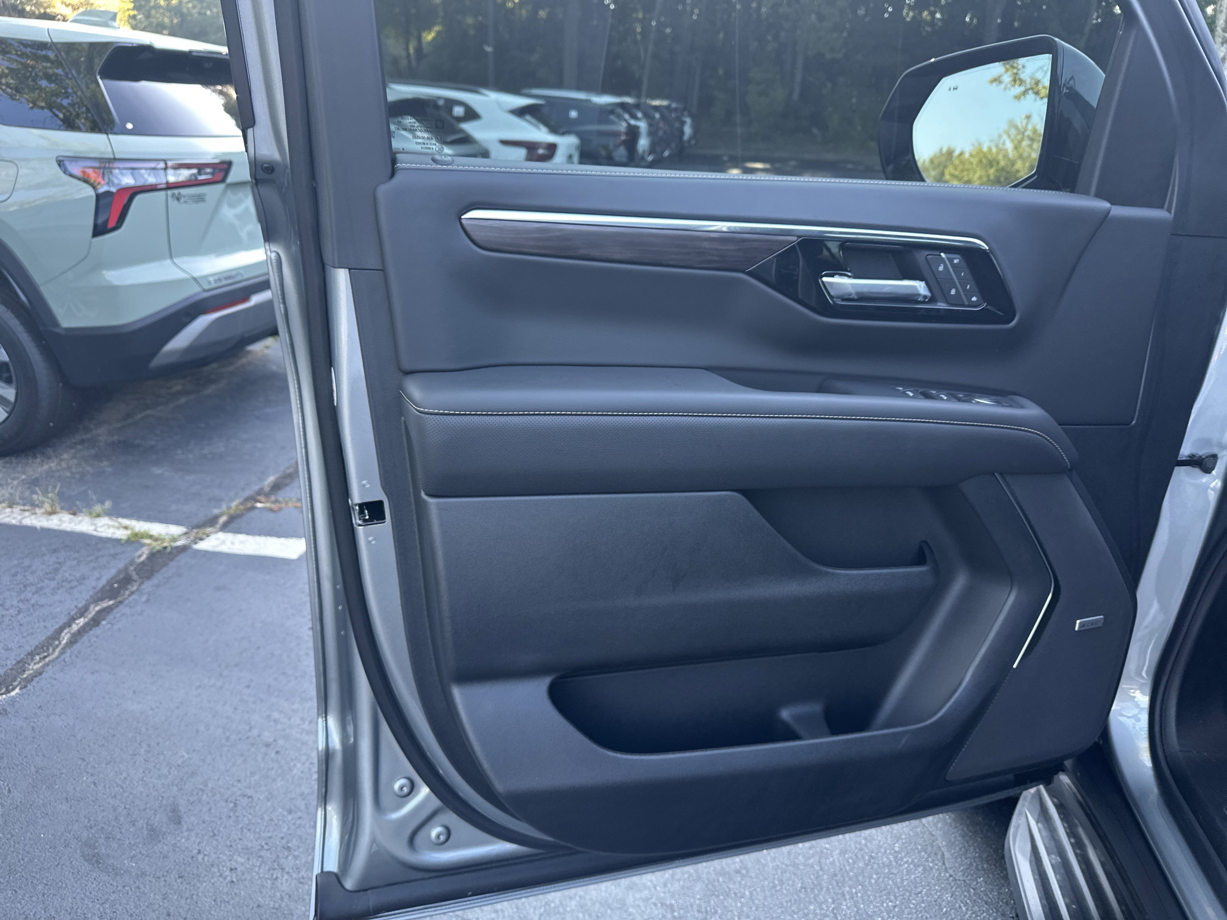 New 2025 Chevrolet Suburban Premier image 10