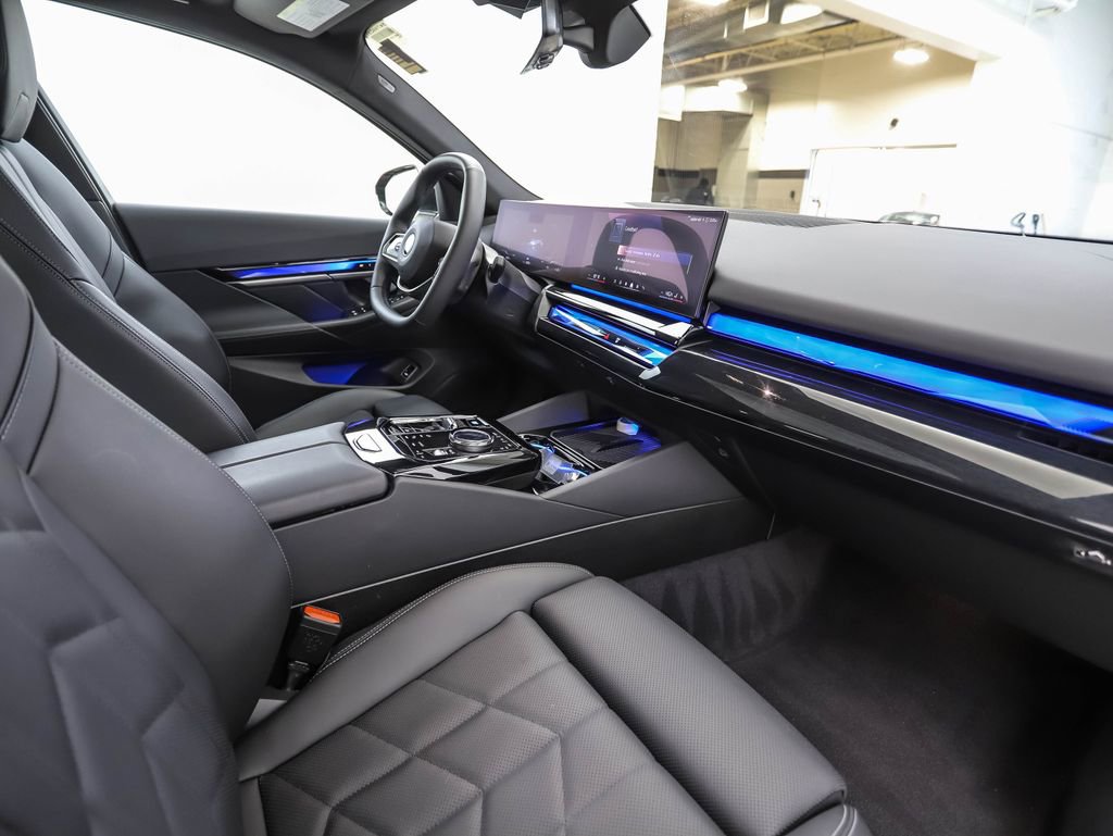 Certified 2025 BMW i5 xDrive40 w/ M Sport Package image 30
