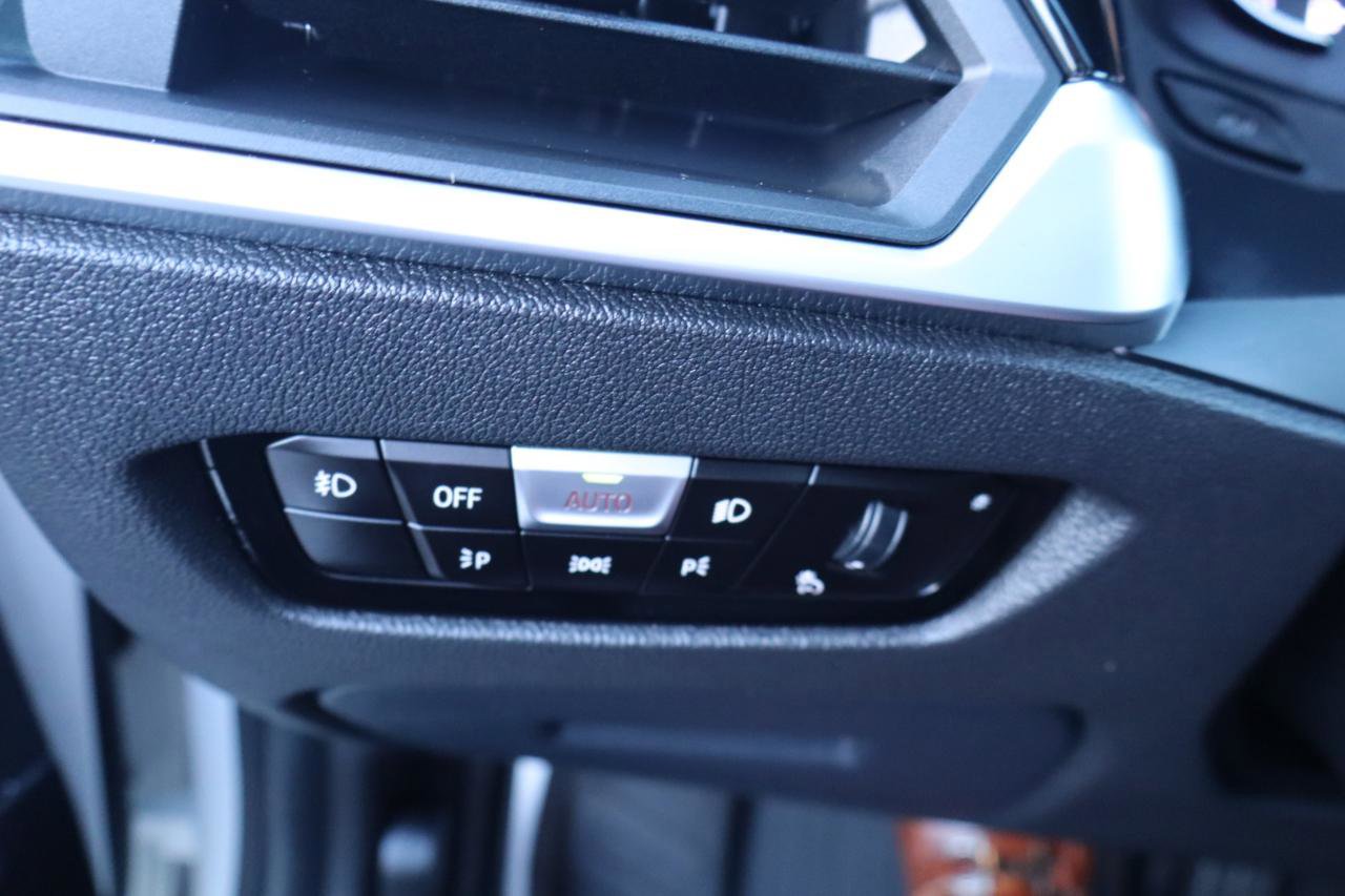 Used 2019 BMW 330i Sedan w/ M Sport Package RWD image 26