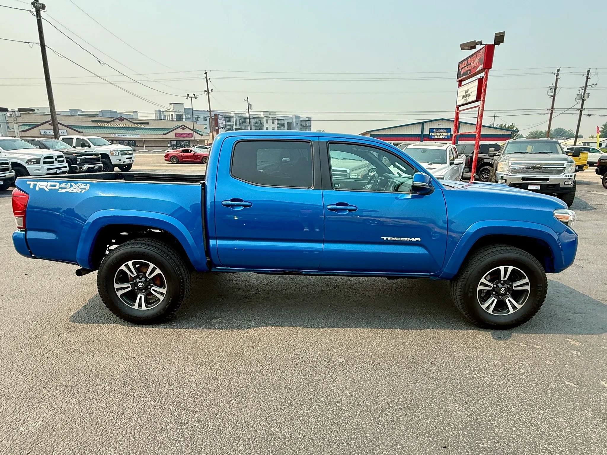 Used 2016 Toyota Tacoma TRD Sport w/ Premium & Technology Package AWD/4WD image 6