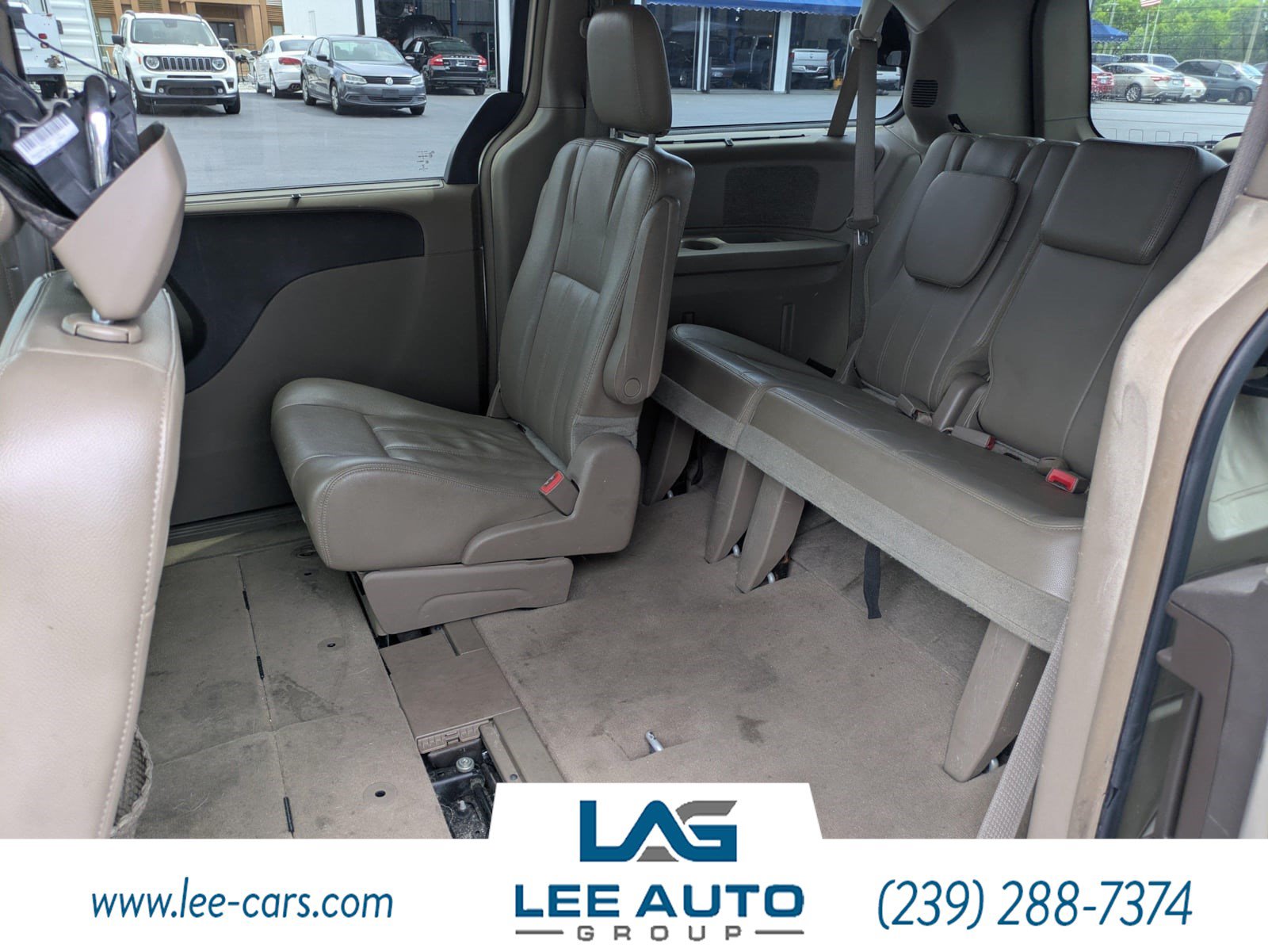 Used 2014 Chrysler Town & Country Touring w/ Driver Convenience Group FWD image 12
