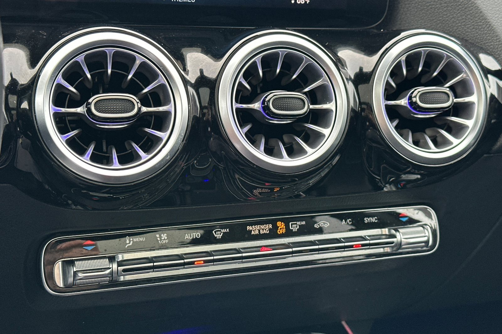 Used 2023 Mercedes-Benz GLA 250 4MATIC w/ Premium Package image 19