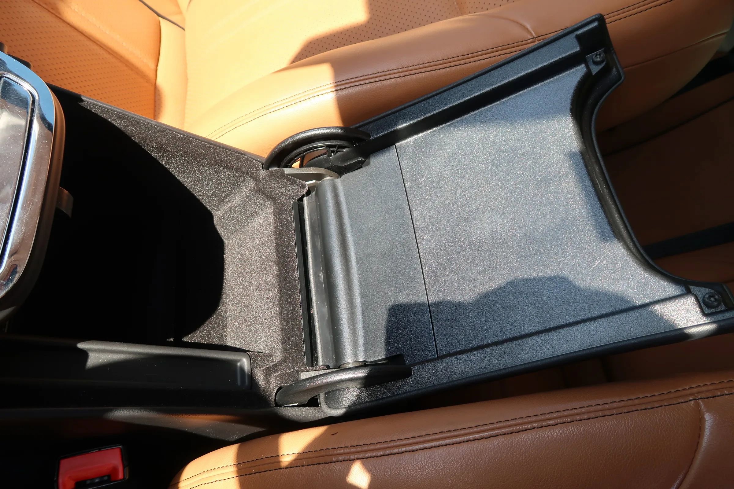 Used 2019 Jaguar XJ R-Sport image 29