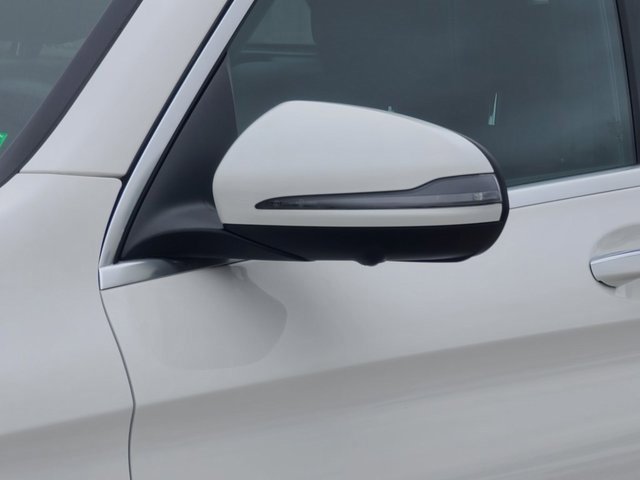 Used 2022 Mercedes-Benz GLC 300 4MATIC w/ Multimedia Package Lite image 4