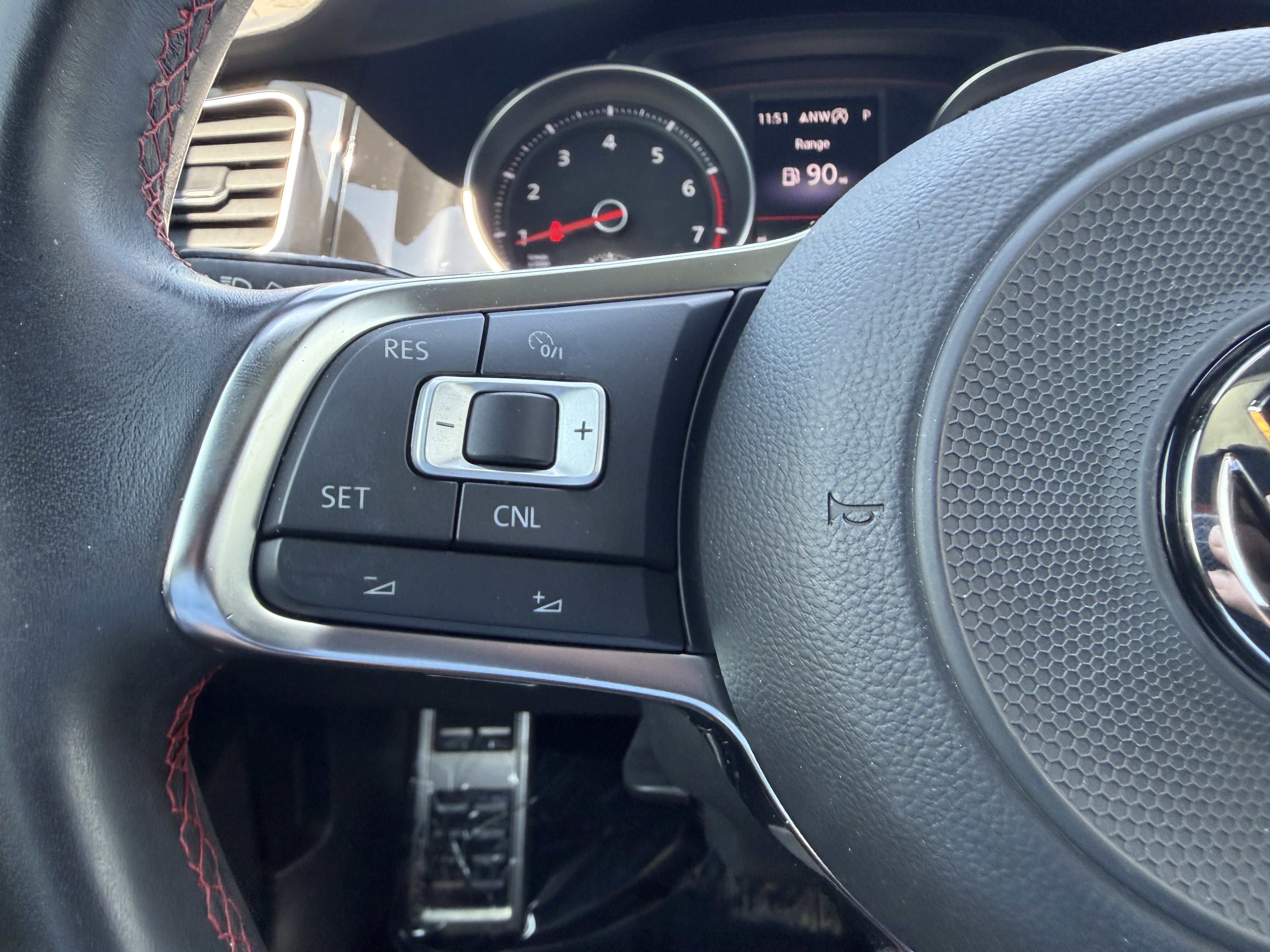 Used 2018 Volkswagen GTI SE FWD image 23