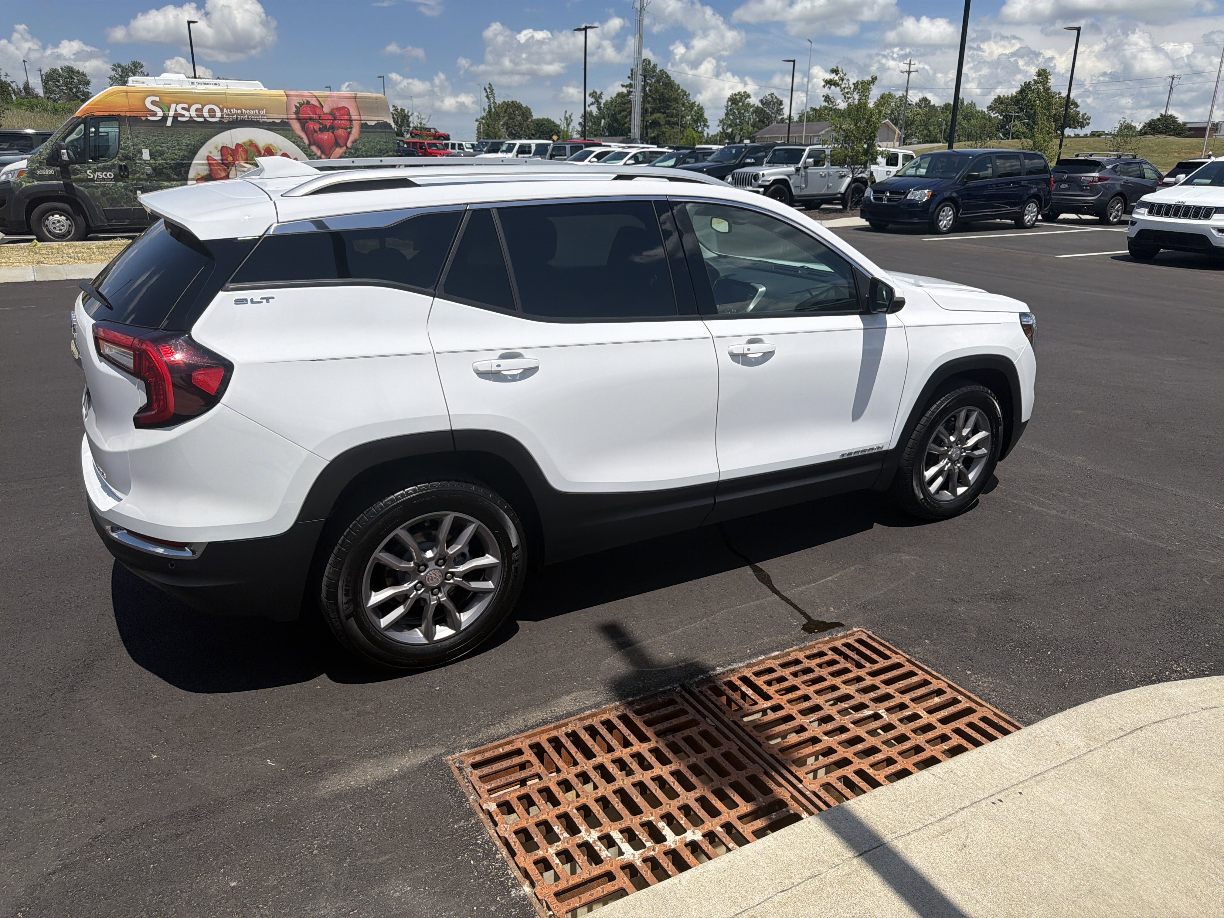 Used 2024 GMC Terrain SLT AWD/4WD image 10