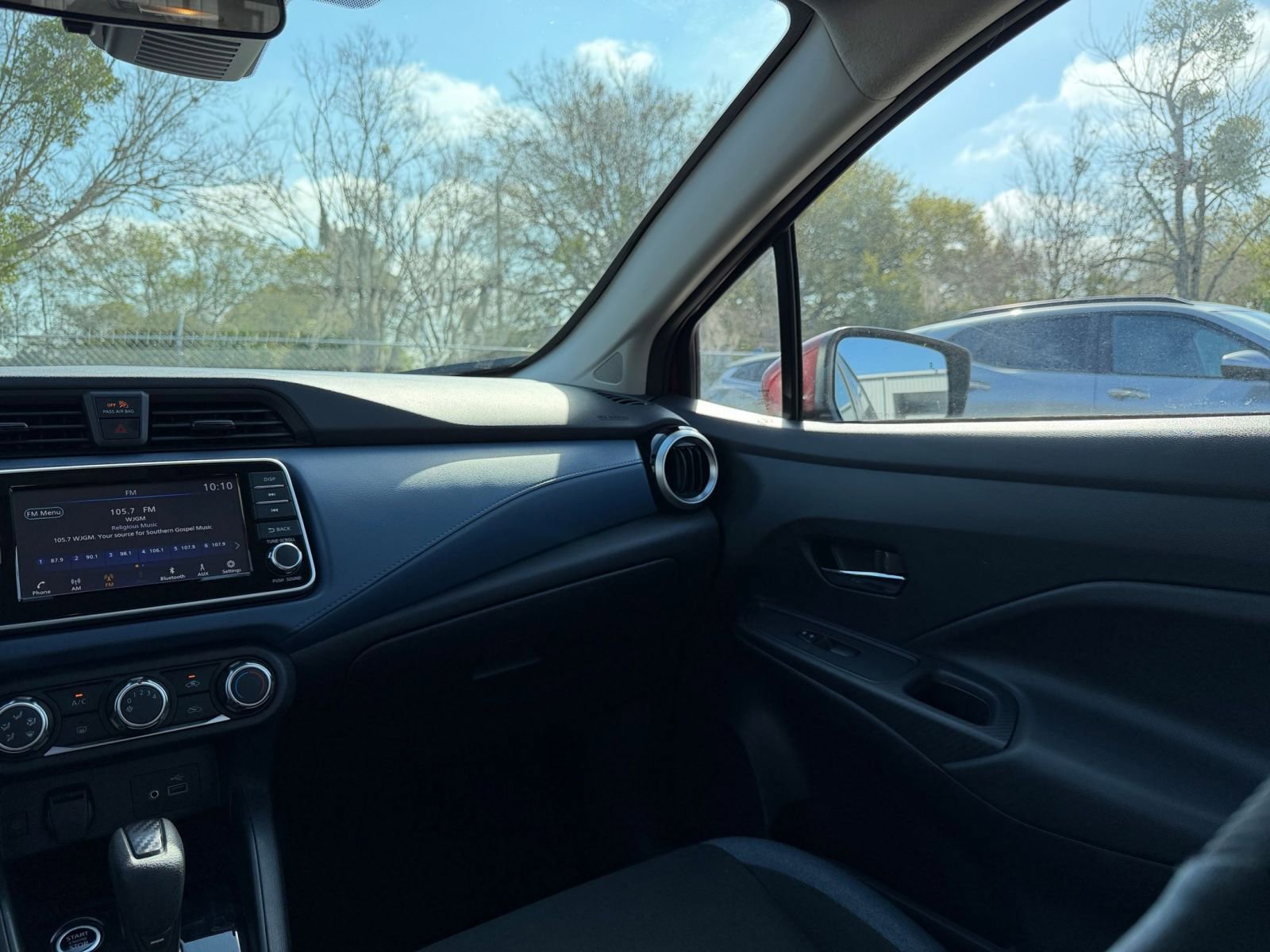 Used 2025 Nissan Versa SV FWD image 33