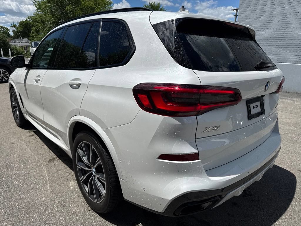 Used 2022 BMW X5 xDrive40i w/ M Sport Package AWD/4WD image 4