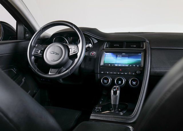 Used 2020 Jaguar E-PACE Base image 11